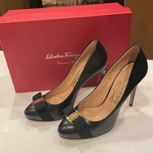 Amazing condition!! Black leather heels